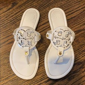 Tory Burch Patent Leather Signature Sandals size 6